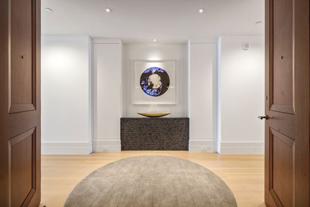 1 Dalton St 5802, Boston, MA 02199