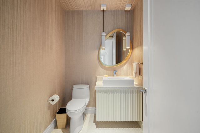 1 Dalton St 5802, Boston, MA 02199