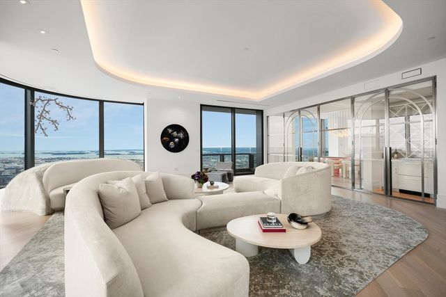 1 Dalton St 5802, Boston, MA 02199