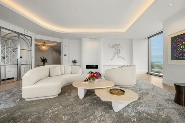 1 Dalton St 5802, Boston, MA 02199