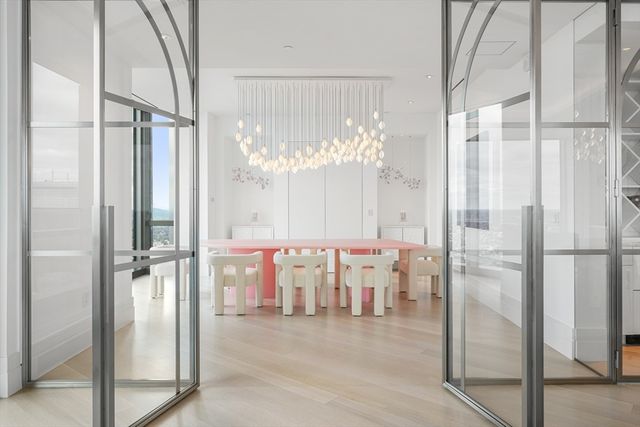 1 Dalton St 5802, Boston, MA 02199