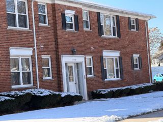 17540 N Mack Avenue 10, Grosse Pointe City, MI 48230