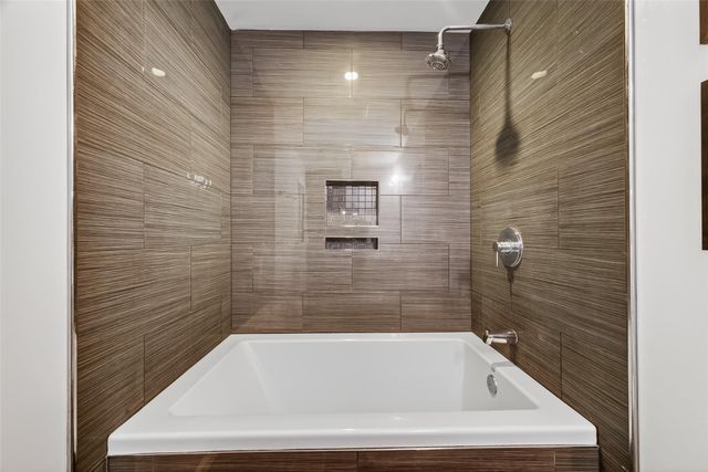 2303 Briarwest Boulevard 2303, Houston, TX 77077