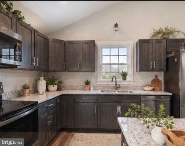 100 WOLCOTT ST, Harrington, DE 19952