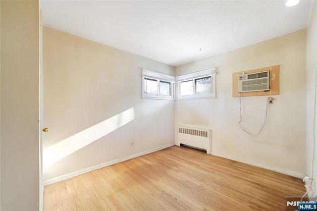 14 Lakeview Drive, Emerson, NJ 07630