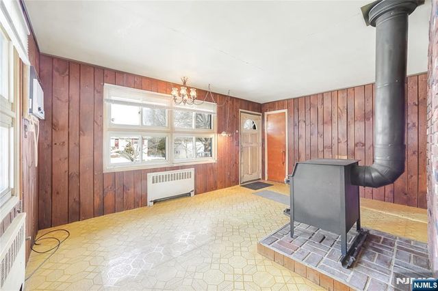 14 Lakeview Drive, Emerson, NJ 07630