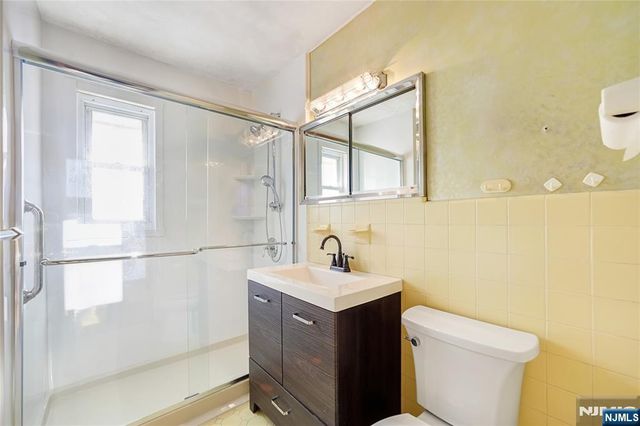 14 Lakeview Drive, Emerson, NJ 07630