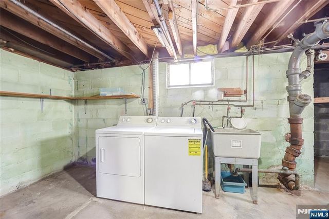 14 Lakeview Drive, Emerson, NJ 07630