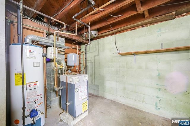 14 Lakeview Drive, Emerson, NJ 07630