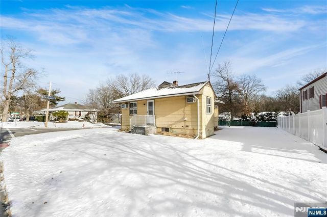 14 Lakeview Drive, Emerson, NJ 07630