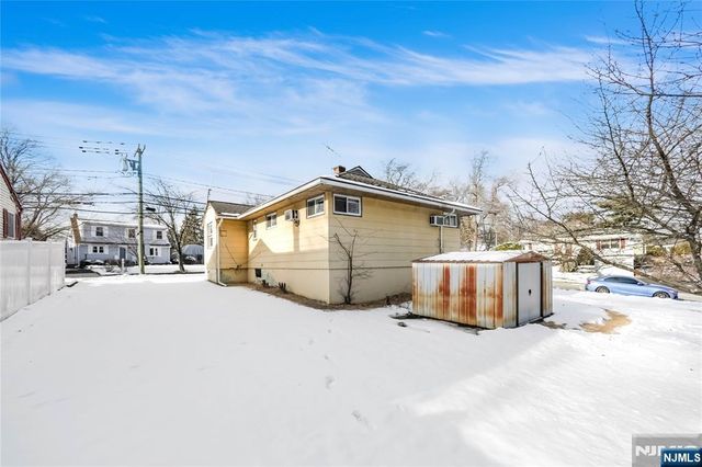 14 Lakeview Drive, Emerson, NJ 07630