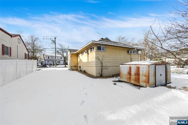 14 Lakeview Drive, Emerson, NJ 07630