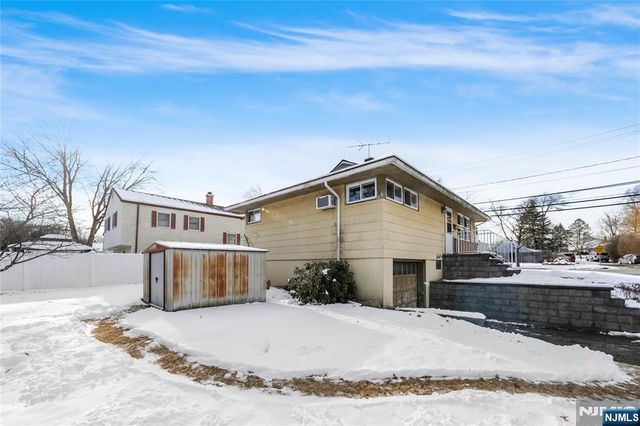 14 Lakeview Drive, Emerson, NJ 07630