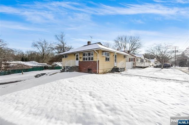 14 Lakeview Drive, Emerson, NJ 07630