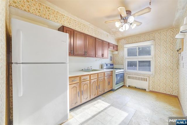 14 Lakeview Drive, Emerson, NJ 07630