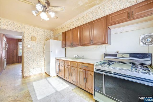 14 Lakeview Drive, Emerson, NJ 07630