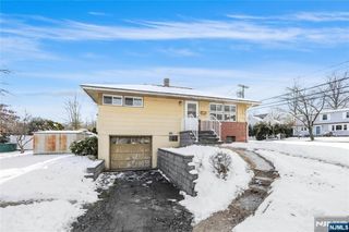 14 Lakeview Drive, Emerson, NJ 07630