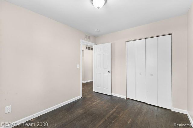 4647 Edgewood Street, Dearborn Heights, MI 48125