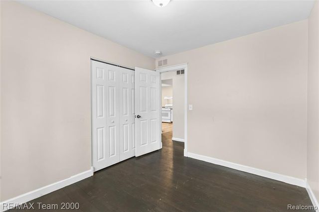 4647 Edgewood Street, Dearborn Heights, MI 48125