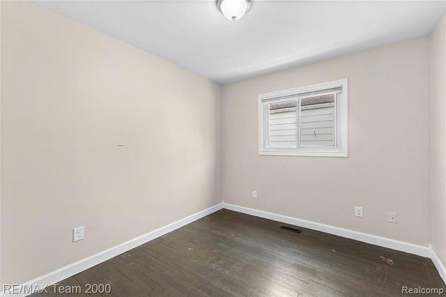 4647 Edgewood Street, Dearborn Heights, MI 48125