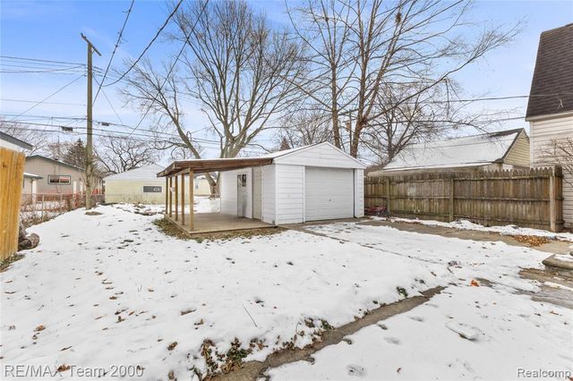 4647 Edgewood Street, Dearborn Heights, MI 48125