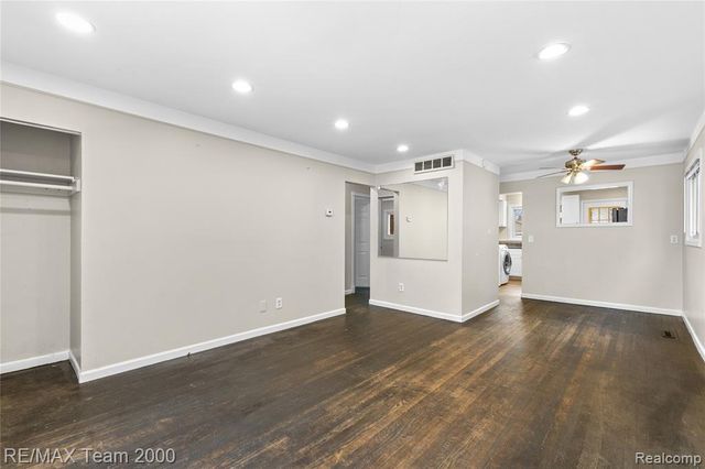 4647 Edgewood Street, Dearborn Heights, MI 48125