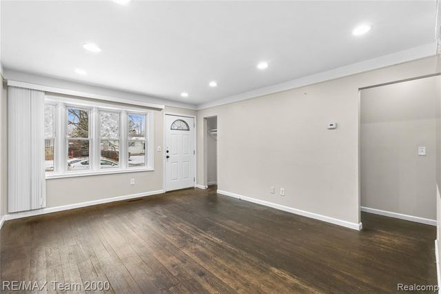 4647 Edgewood Street, Dearborn Heights, MI 48125