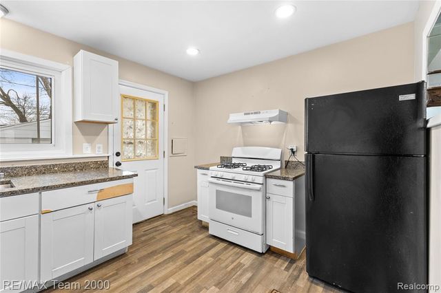 4647 Edgewood Street, Dearborn Heights, MI 48125