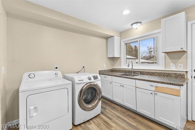 4647 Edgewood Street, Dearborn Heights, MI 48125