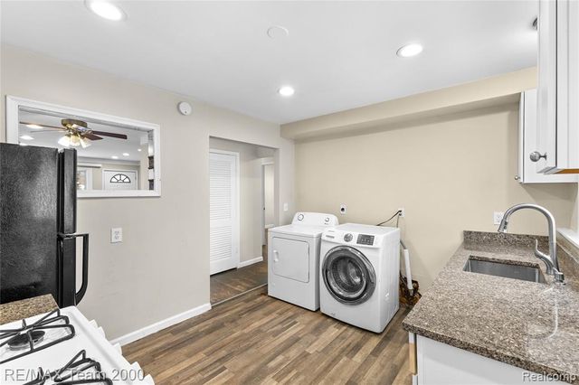 4647 Edgewood Street, Dearborn Heights, MI 48125