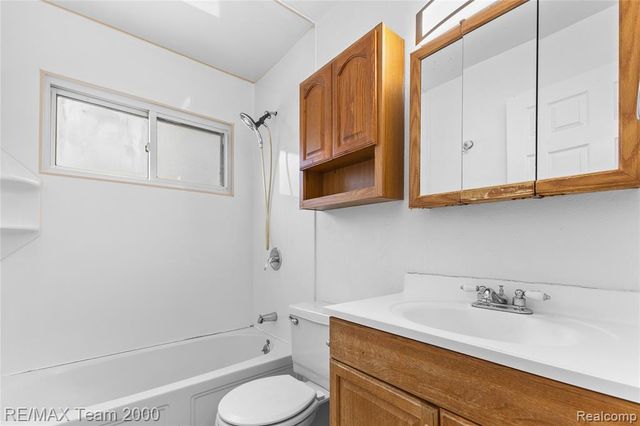 4647 Edgewood Street, Dearborn Heights, MI 48125