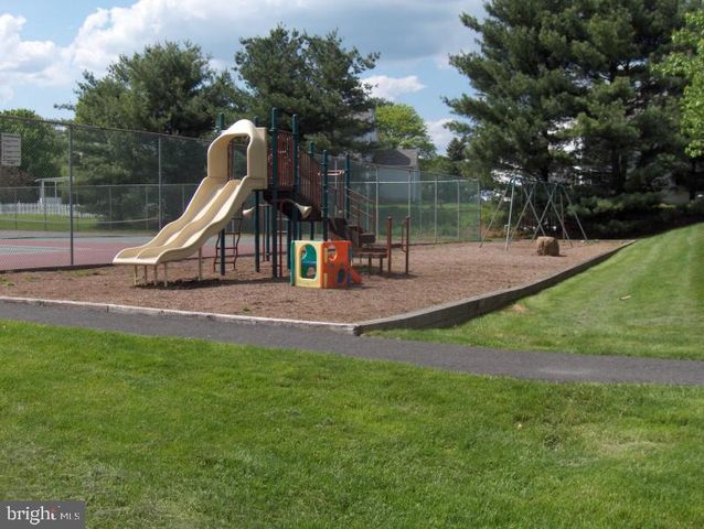 15 HEATHER CT, Newtown, PA 18940