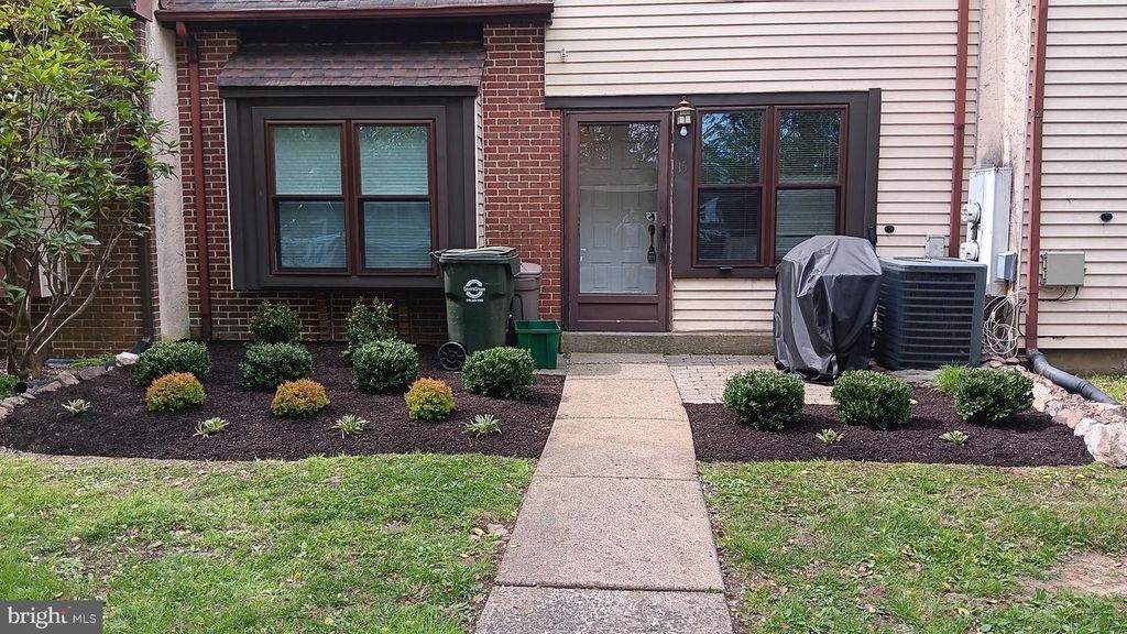 15 HEATHER CT, Newtown, PA 18940