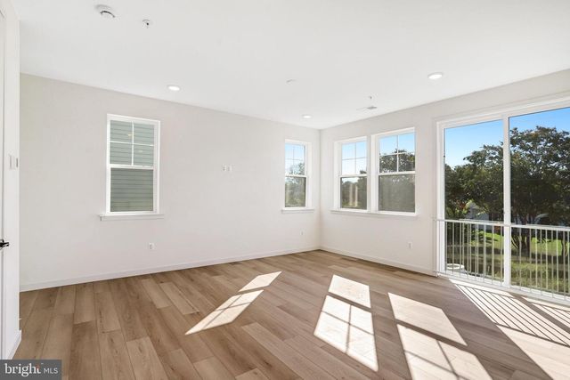 5737 HOWARD DR, Glen Burnie, MD 21061