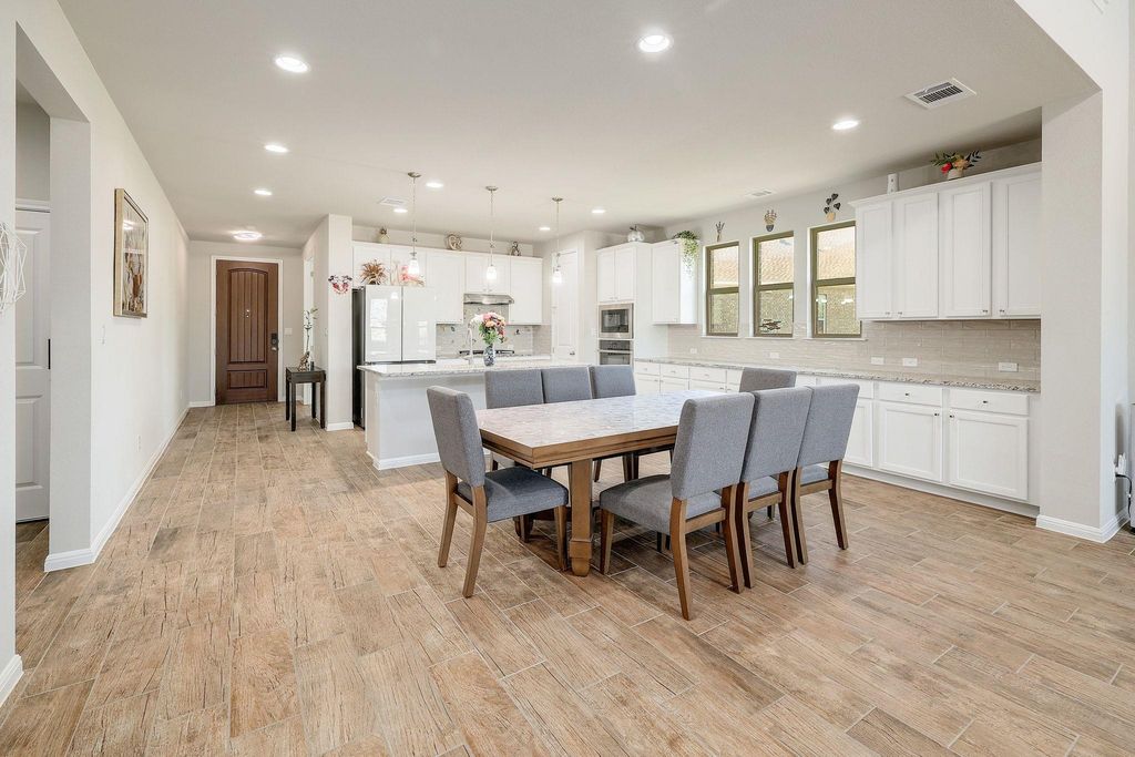 1136 Almeria BND, Leander, TX 78641