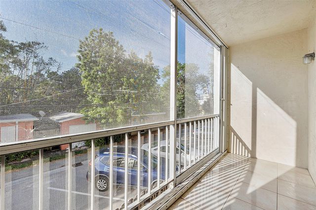 1220 NE 3rd St 205, Fort Lauderdale, FL 33301