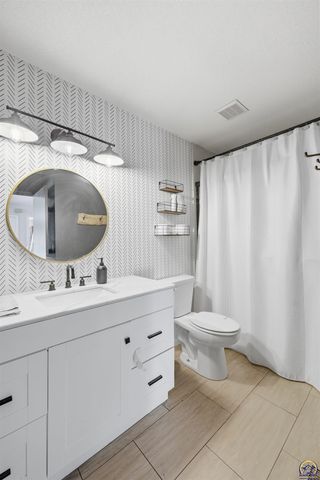 6309 SW 28th ST, Topeka, KS 66614