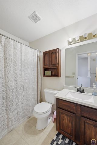 6309 SW 28th ST, Topeka, KS 66614