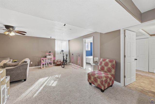 6309 SW 28th ST, Topeka, KS 66614