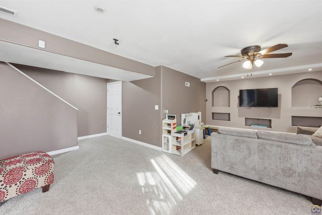 6309 SW 28th ST, Topeka, KS 66614