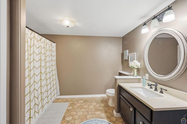 6309 SW 28th ST, Topeka, KS 66614