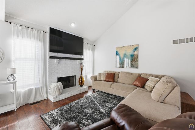 6309 SW 28th ST, Topeka, KS 66614