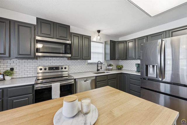 6309 SW 28th ST, Topeka, KS 66614