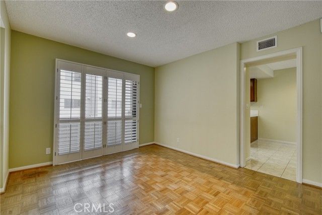 21801 Burbank Boulevard 83, Woodland Hills (los Angeles), CA 91367