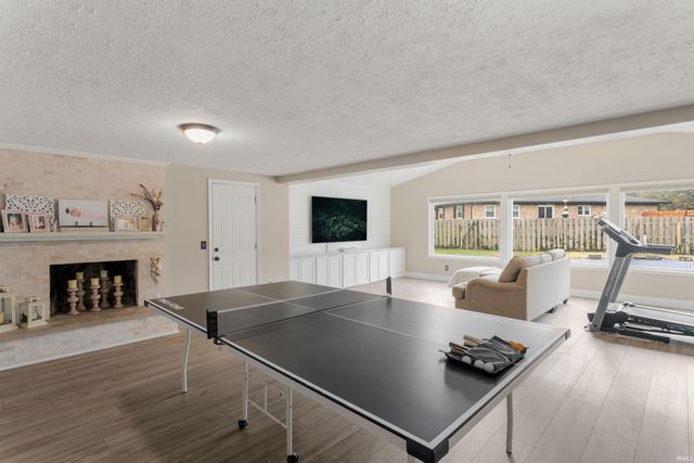 1635 springbrook Drive, Elkhart, IN 46514