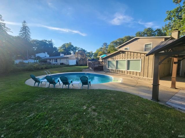 1635 springbrook Drive, Elkhart, IN 46514