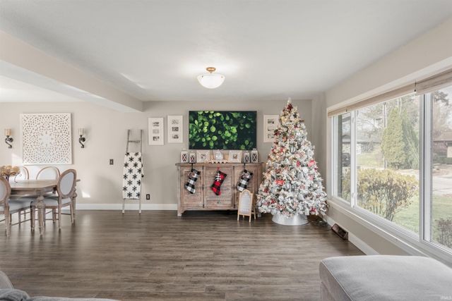 1635 springbrook Drive, Elkhart, IN 46514