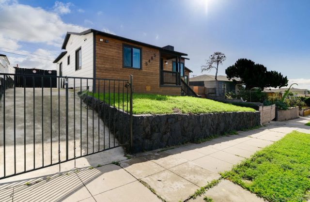 5465 Encina Dr, San Diego, CA 92114