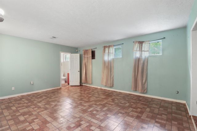 4717 17th Street, Bacliff, TX 77518
