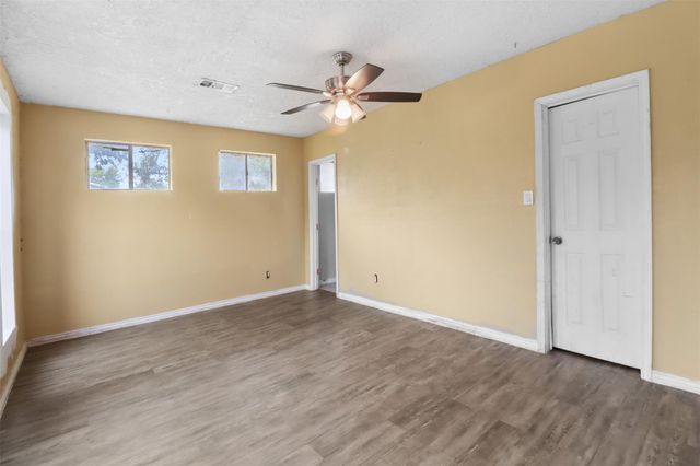 4717 17th Street, Bacliff, TX 77518